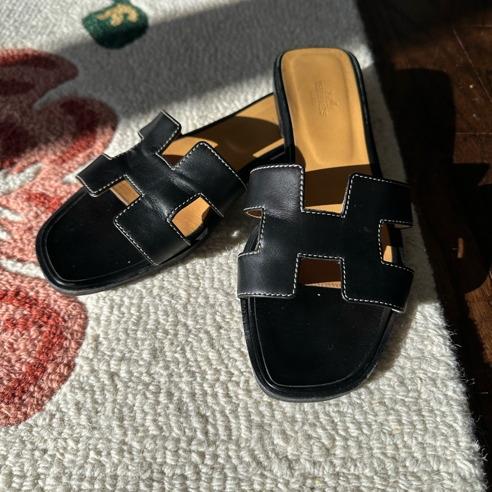 pre-loved HERMES Oran flats slippers shoes sandals black leather size 39